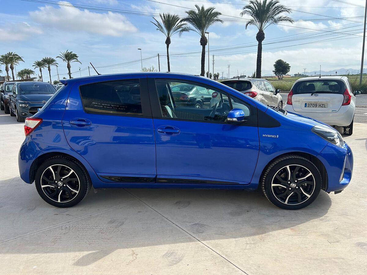 TOYOTA YARIS ADVANCE 1.5 HYBRID AUTO SPANISH LHD IN SPAIN 35000 MILES 2017
